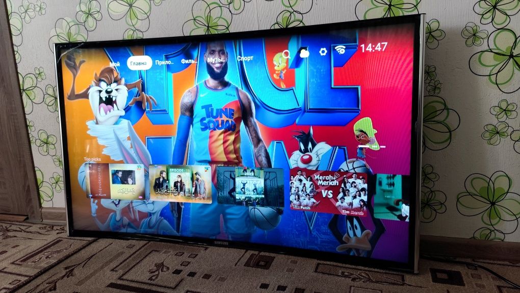 Телевизор SAMSUNG smart tv 55 диагональ изогнутый сфера