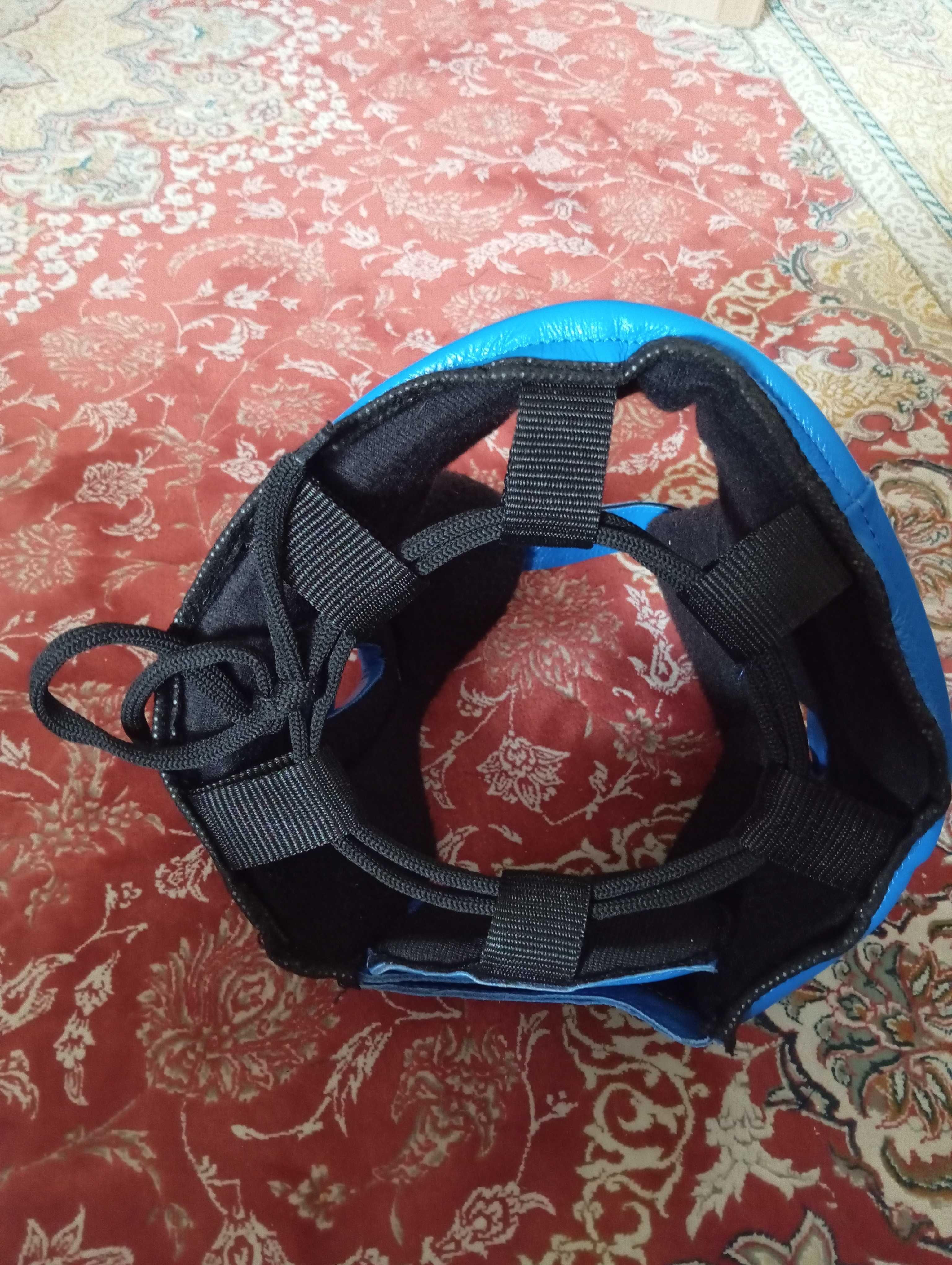 Продам шлем и перчатки боксерские