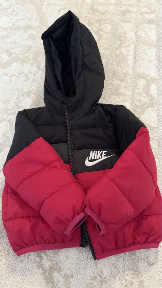 Продам детскую куртку nike. Оригинал. На 18 месяцев