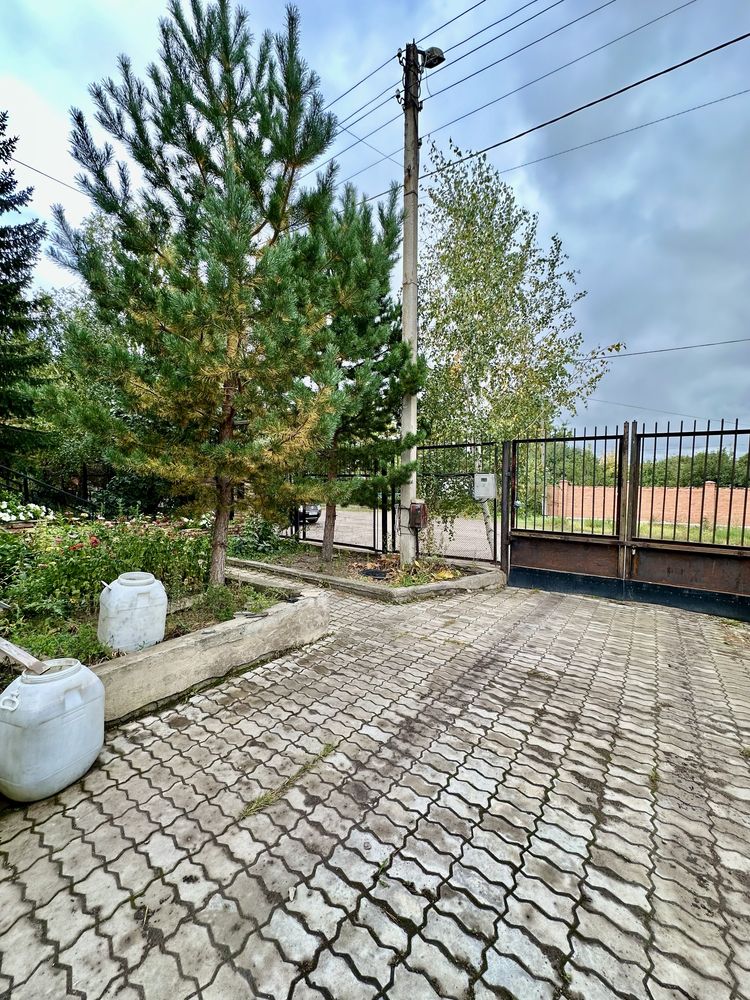 Продам большой 9 - комнтаный дом в мкр Шахтерский
