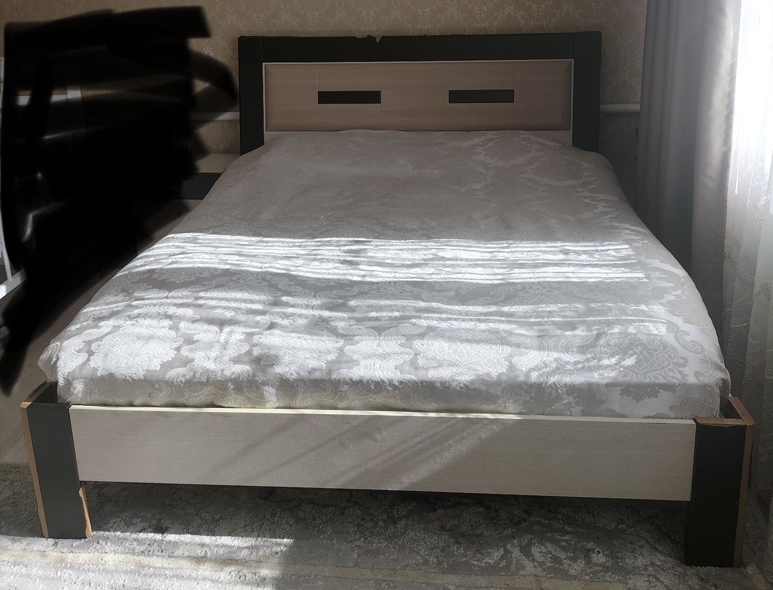 Продам спальный гарнитур