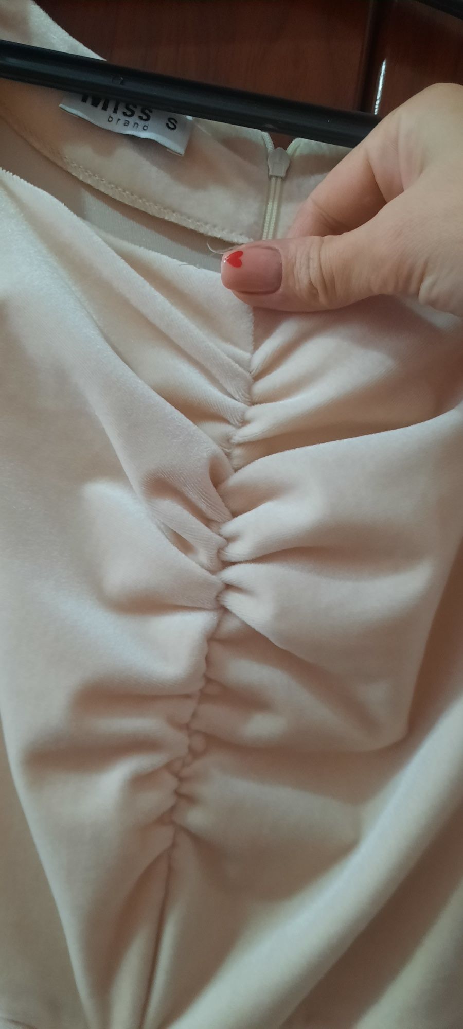Продам платье красивое