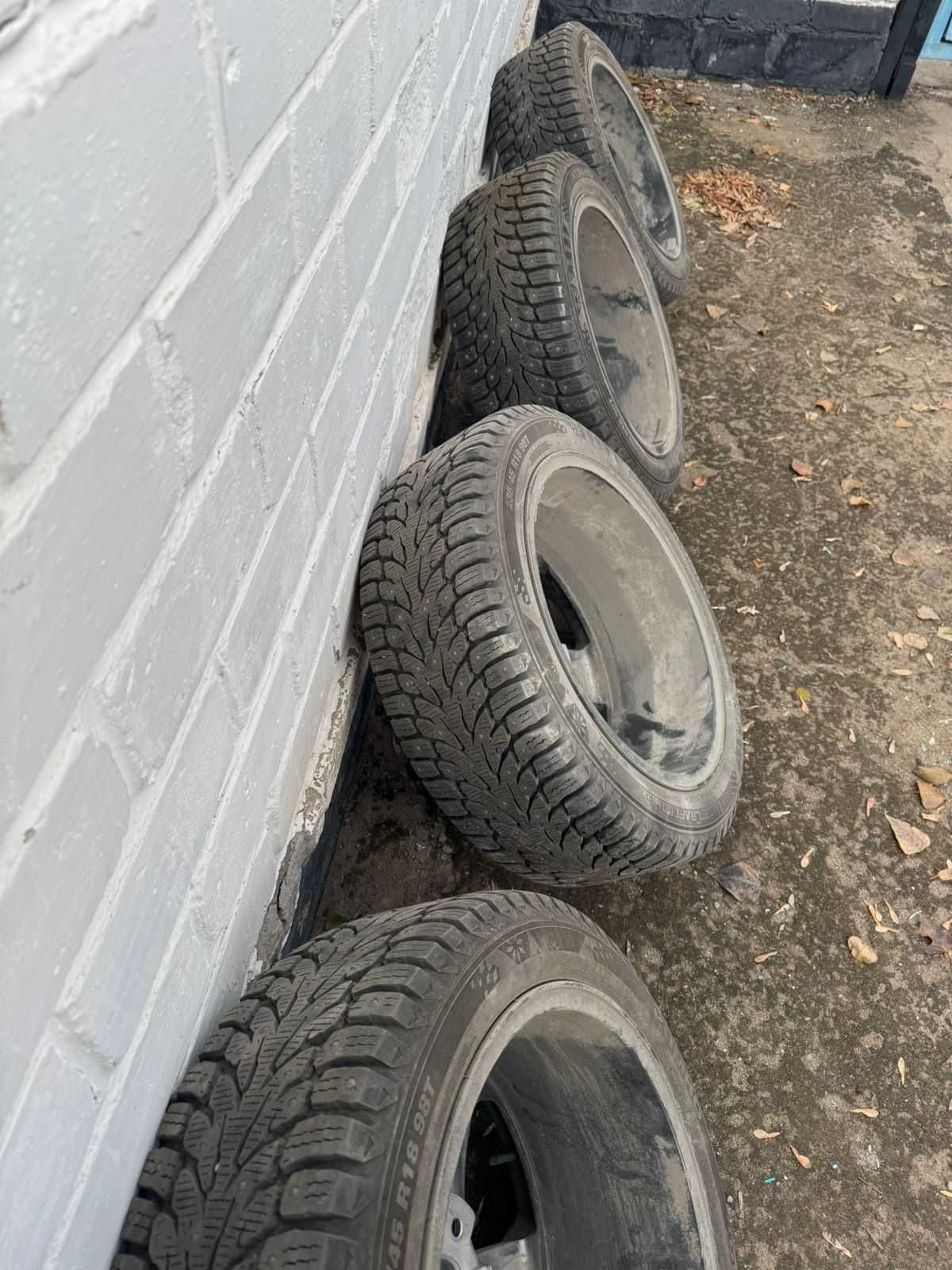 Зимняя резина KUMHO WinterCraft Ice WI32 235/45 R18 98T с шипами