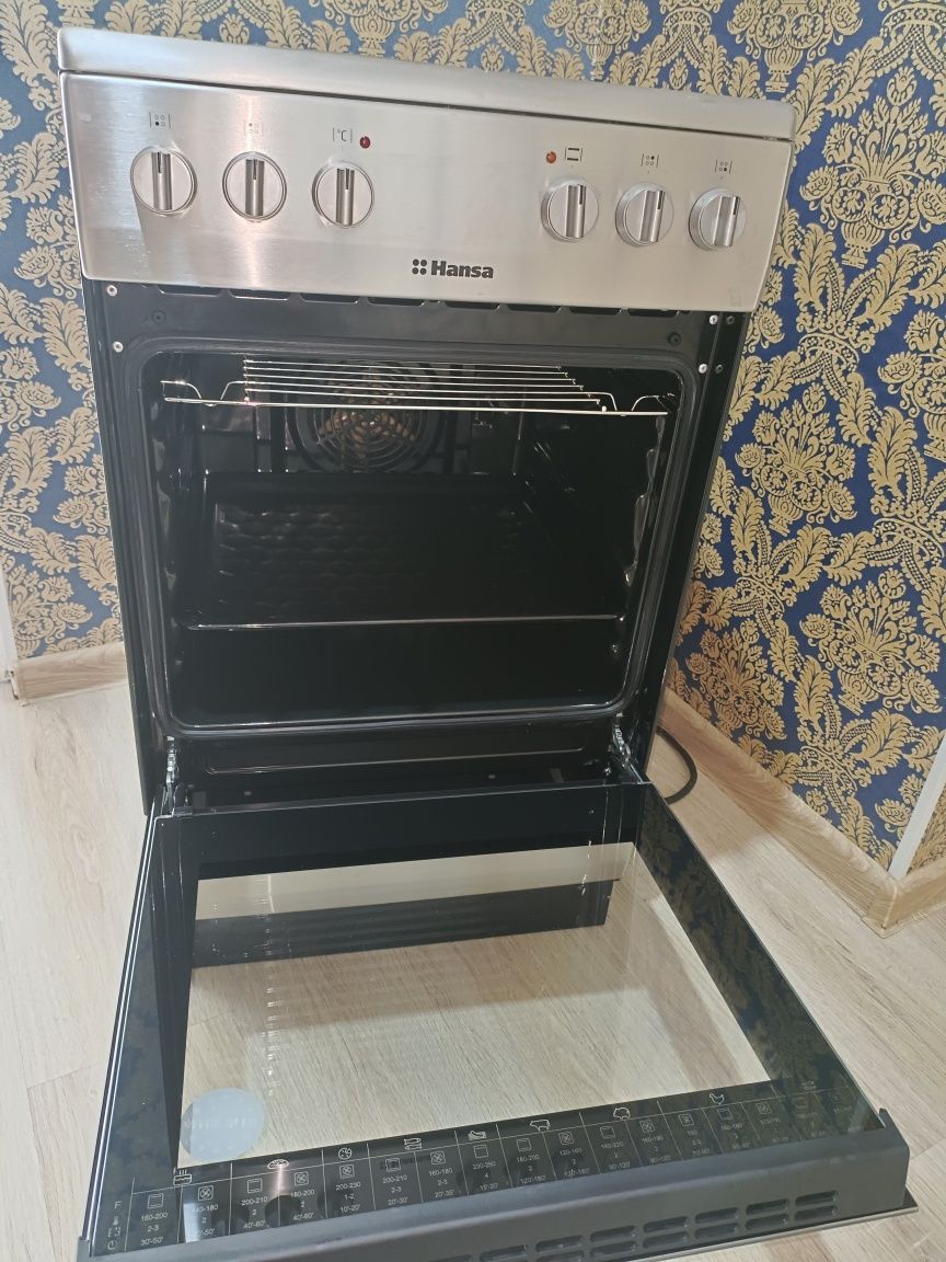 Продам электро плиту Hansa в отличном состояний
