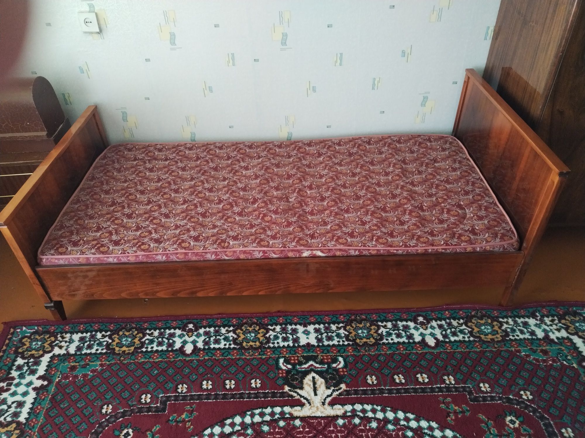Кровать для спальни