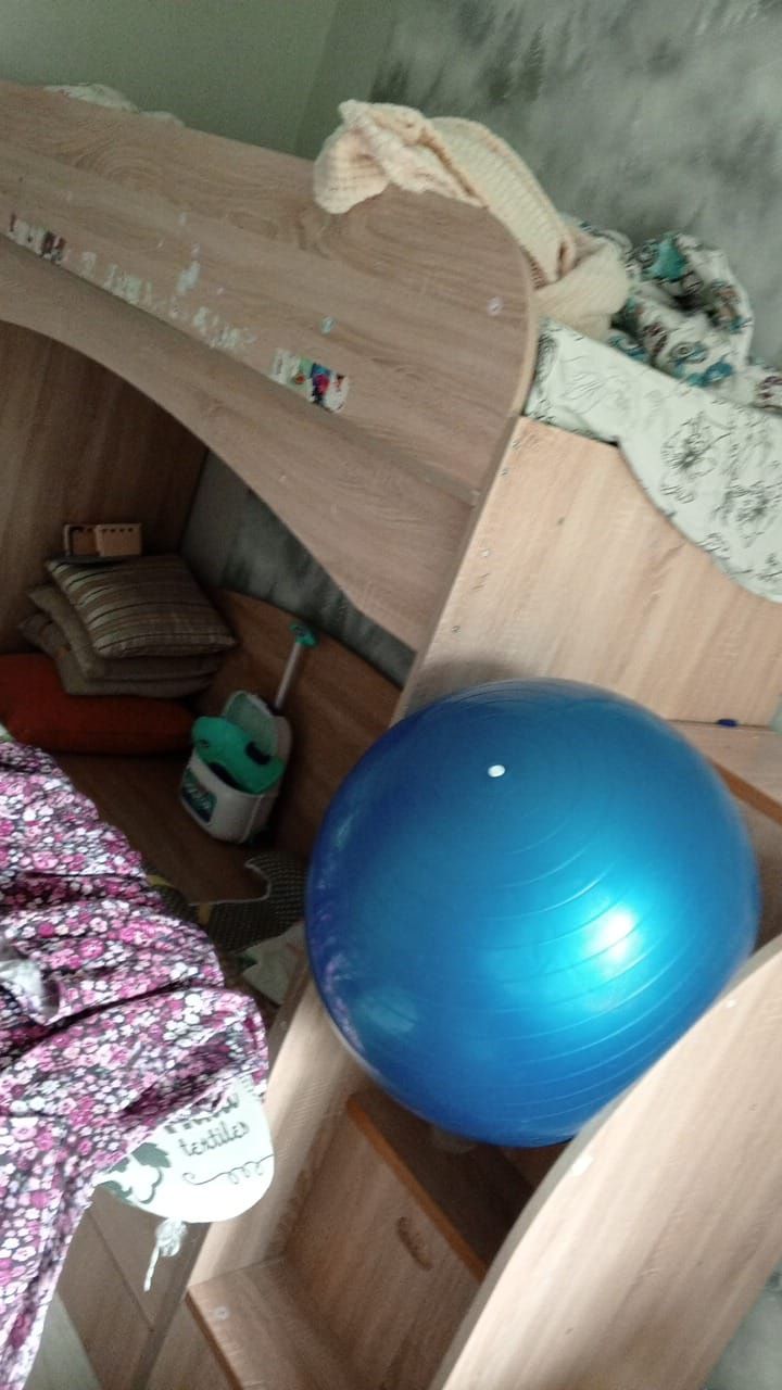 Продам двух этажную кровать детскую