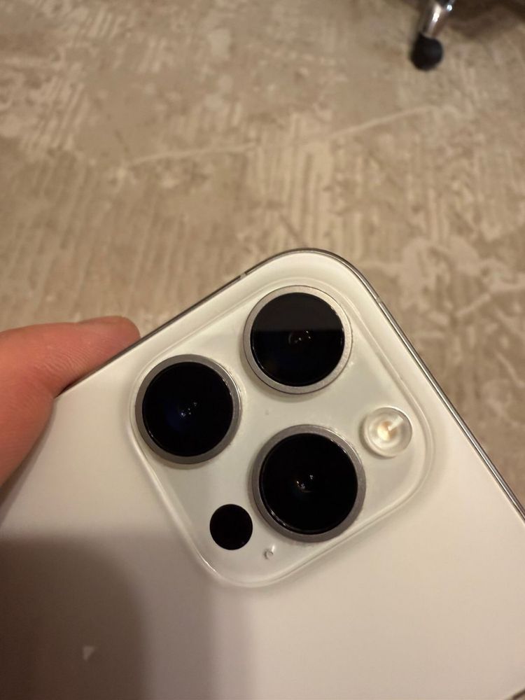 Продам iphone 15 pro 128 gb white в идеале