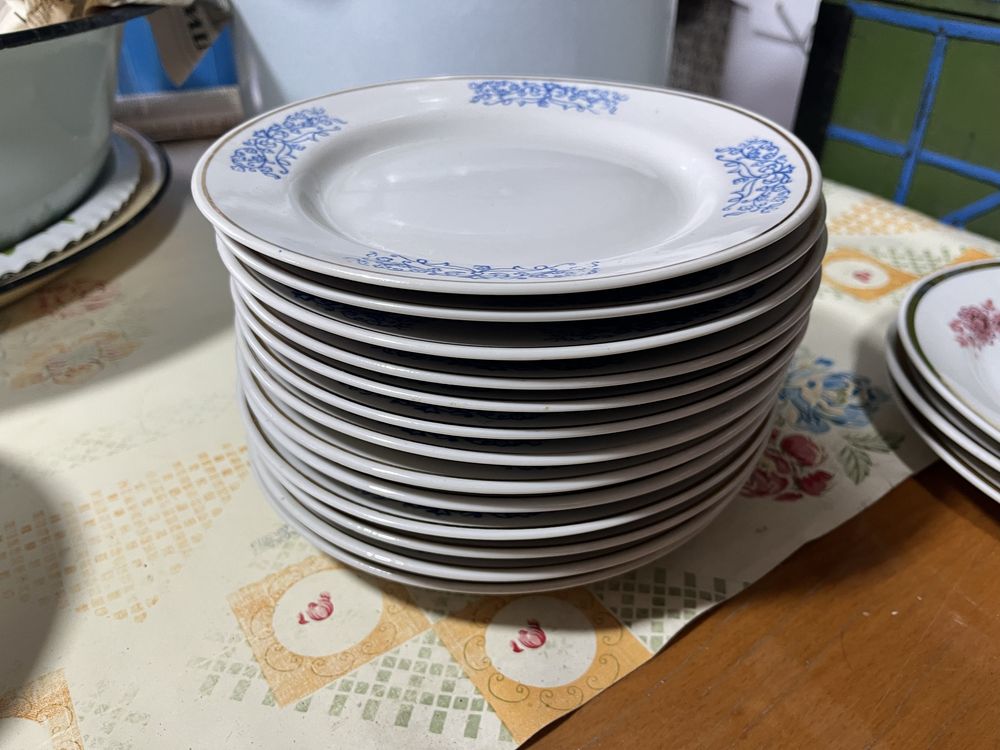 Продаются тарелки по 90 тг