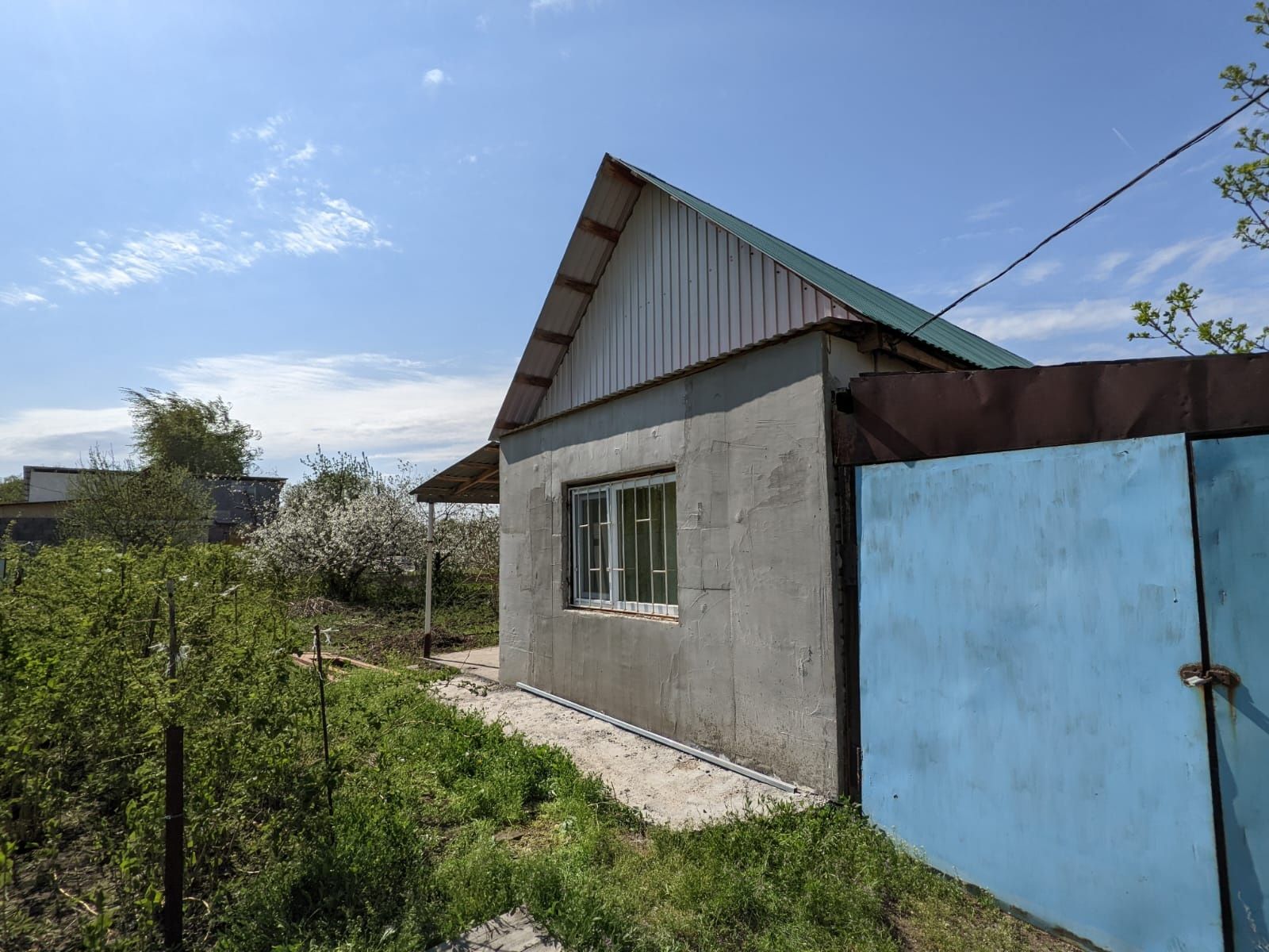 Продам дачу на берегу озера, 2-я дачная налево, общество Никель.