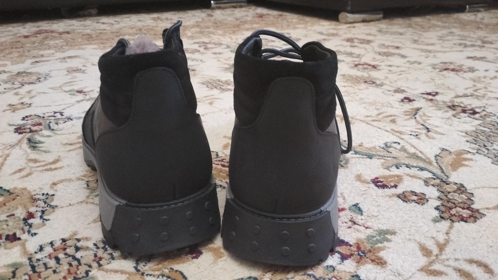 Продам зимнюю обувь