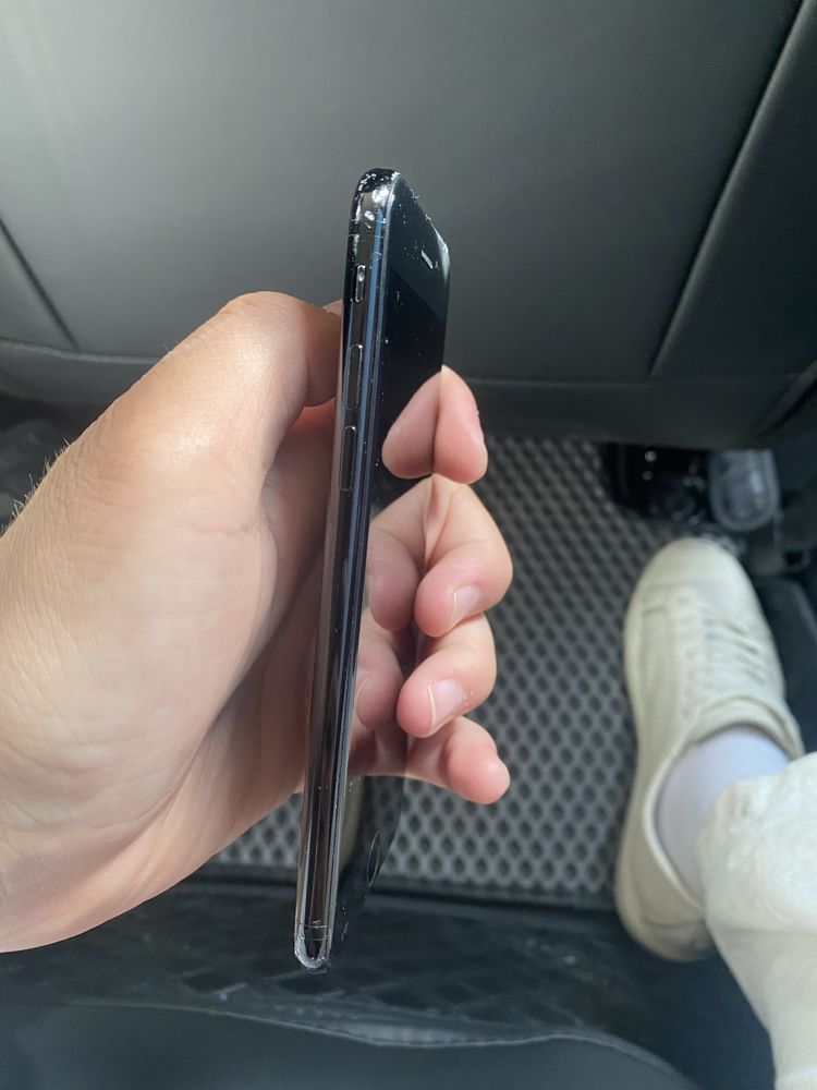 Продам iphone 7 работает хорошо,ничего не менялось,б/у