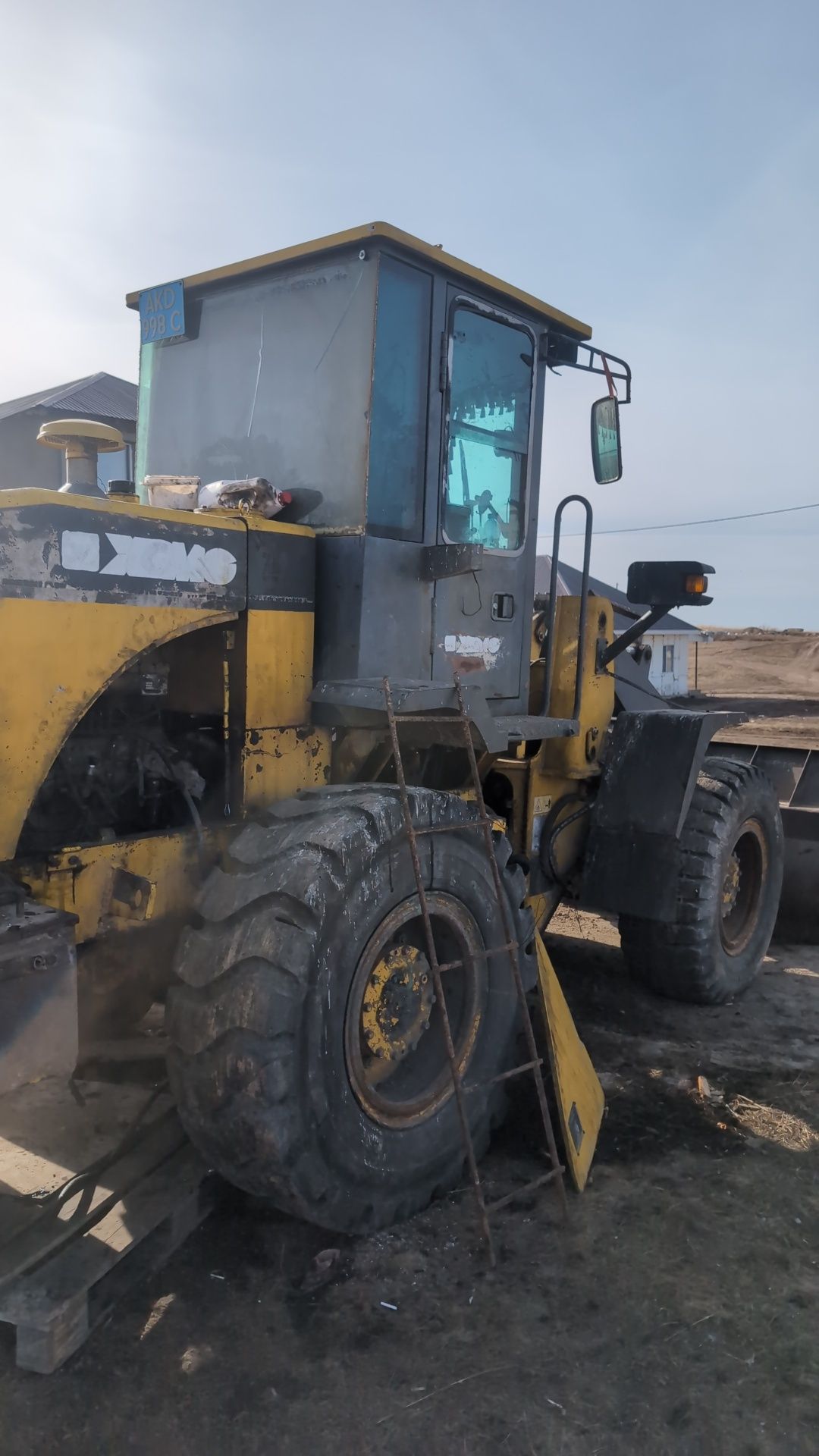 Продам фронтальный погрузчик