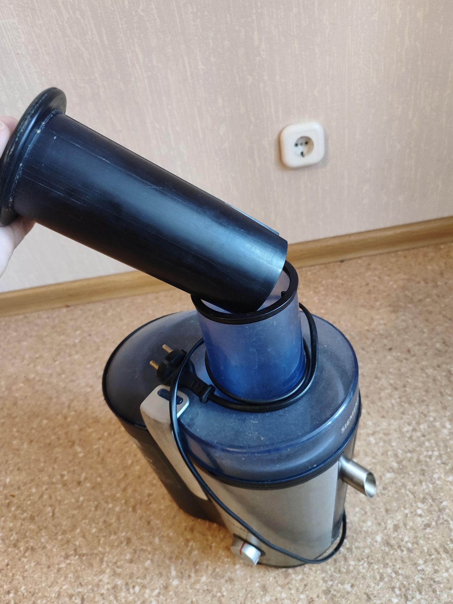 Соковыжималка продам