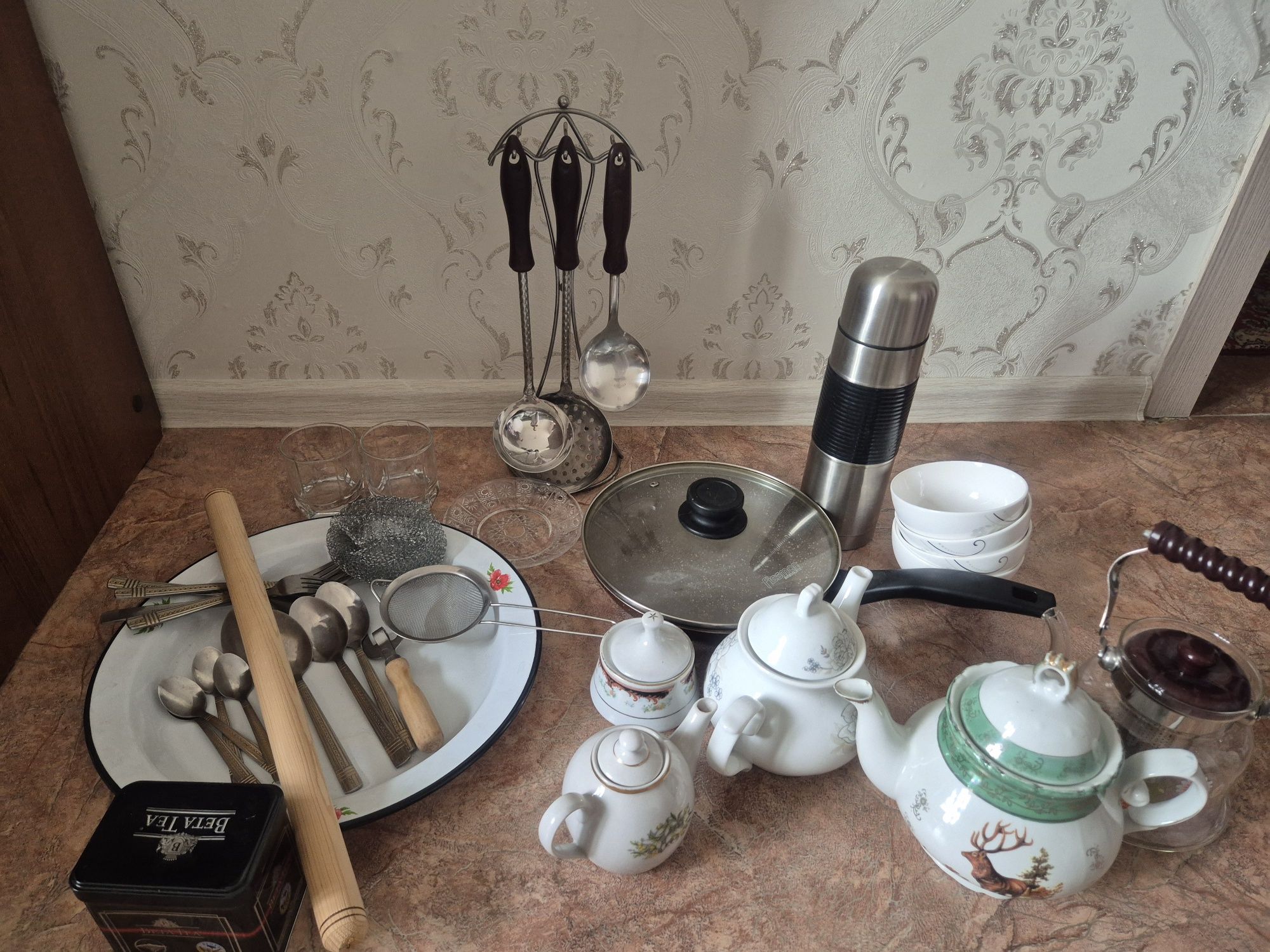 Продам Посуду - чайники, сковородка, , табак, ложки и.др