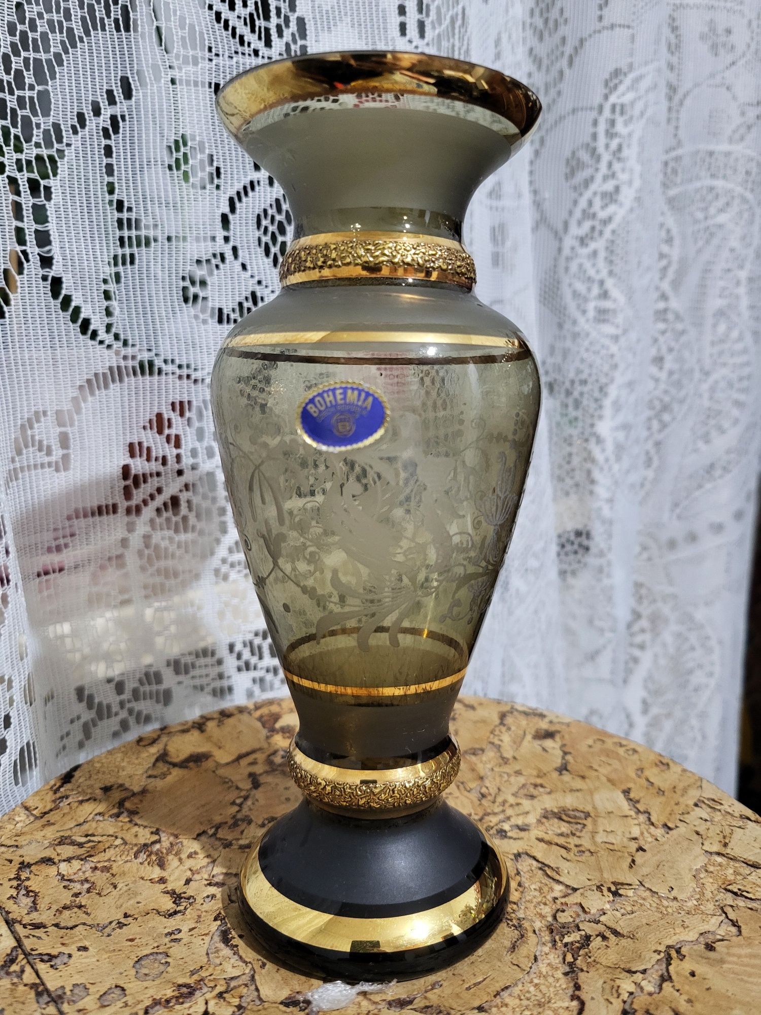 Продам чешскую вазу
