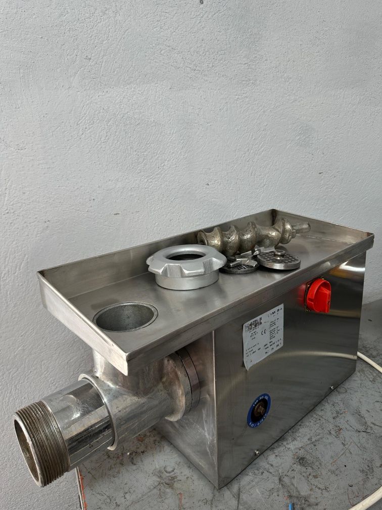 Мясорубка на 400 кг 1.5 kw двигатель турция