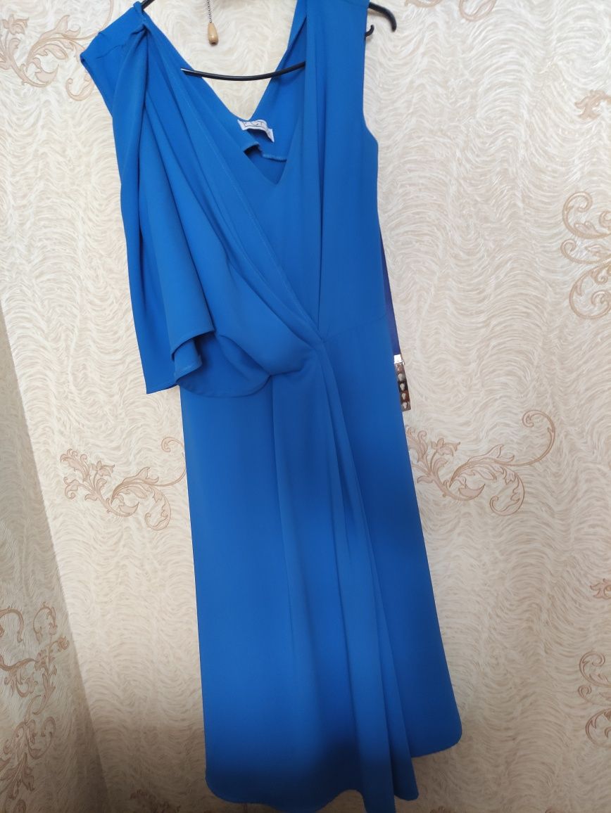 Продам платье праздничное
