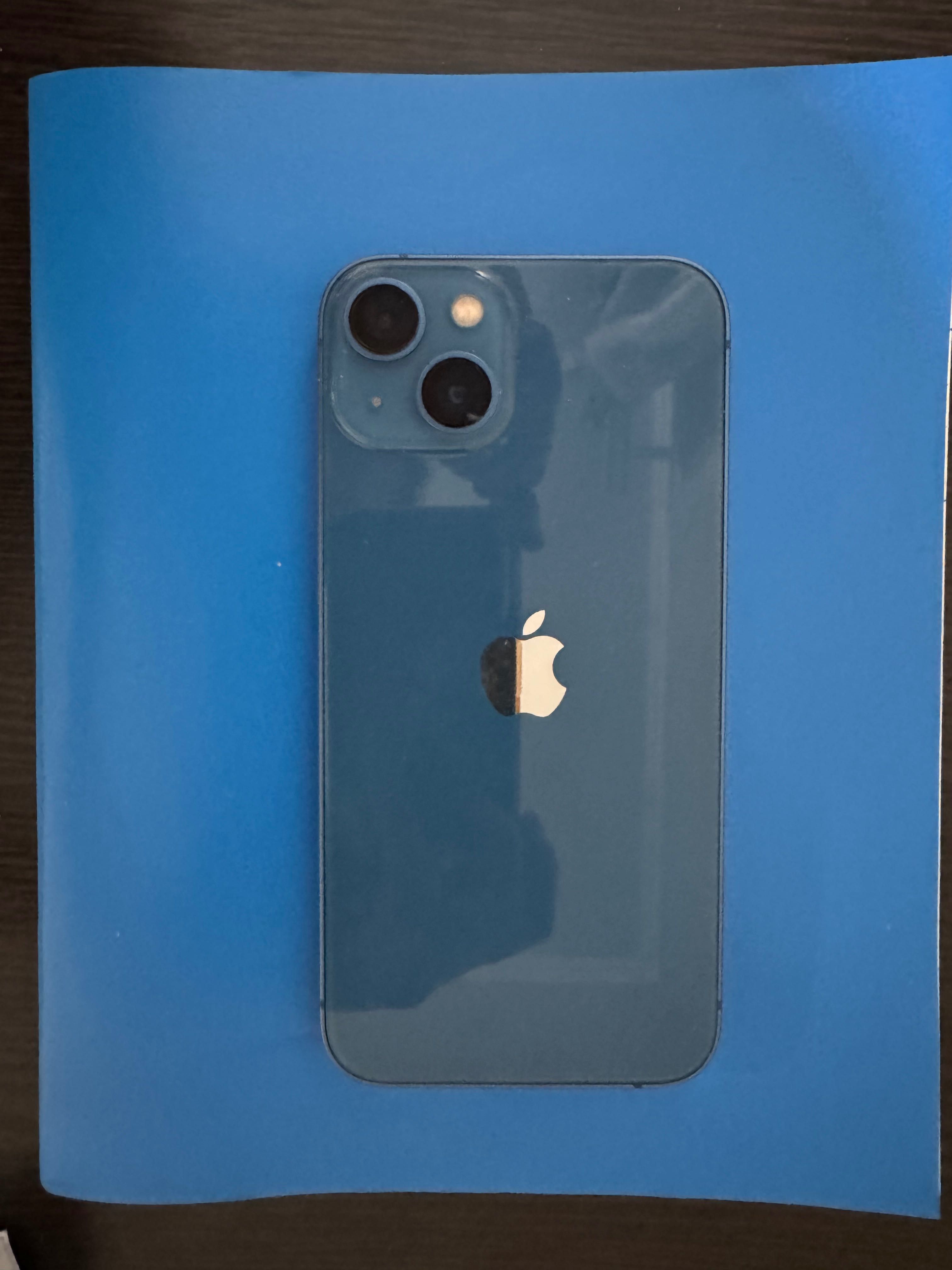 Продам Iphone 13 + Macbook 13 MGN93