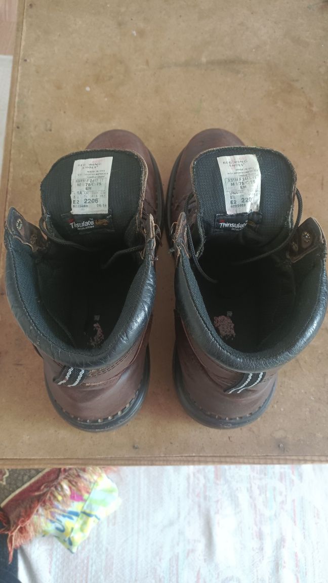 Продам спец ботинки производства США  Red Wing качества отличная