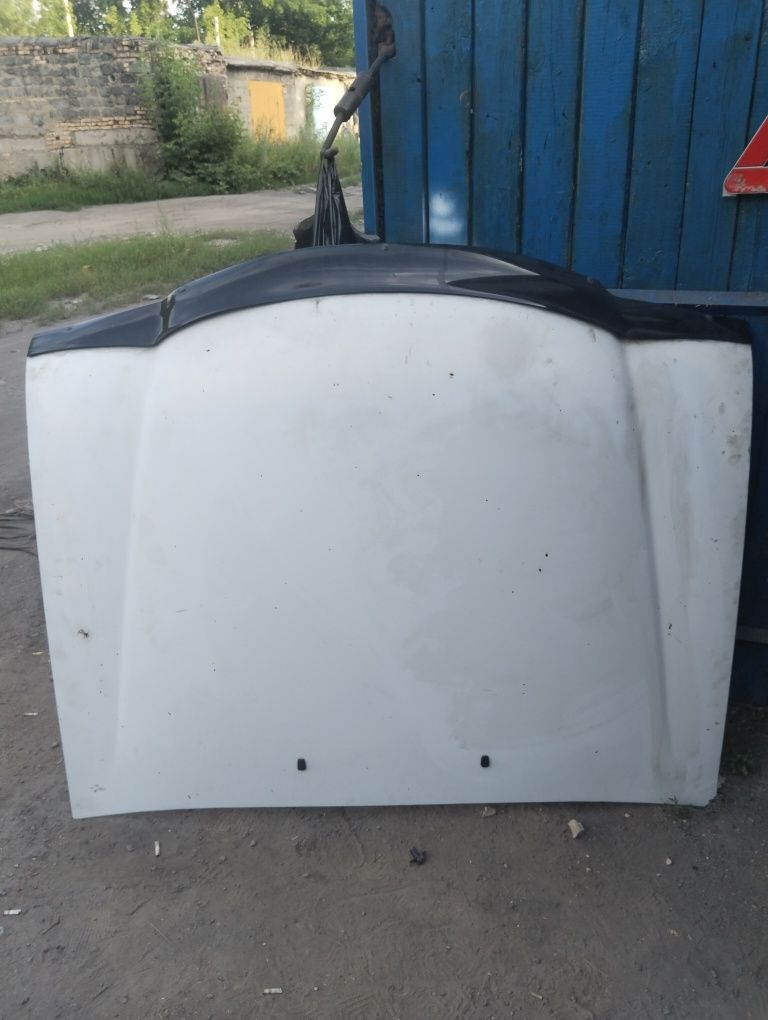 Продаю двери и капот на Волга 3110