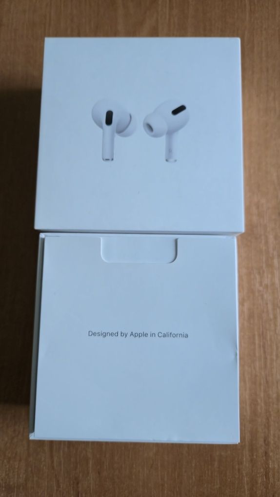 Наушники AirPods Pro 1st Generation with MagSafe Charging Case
