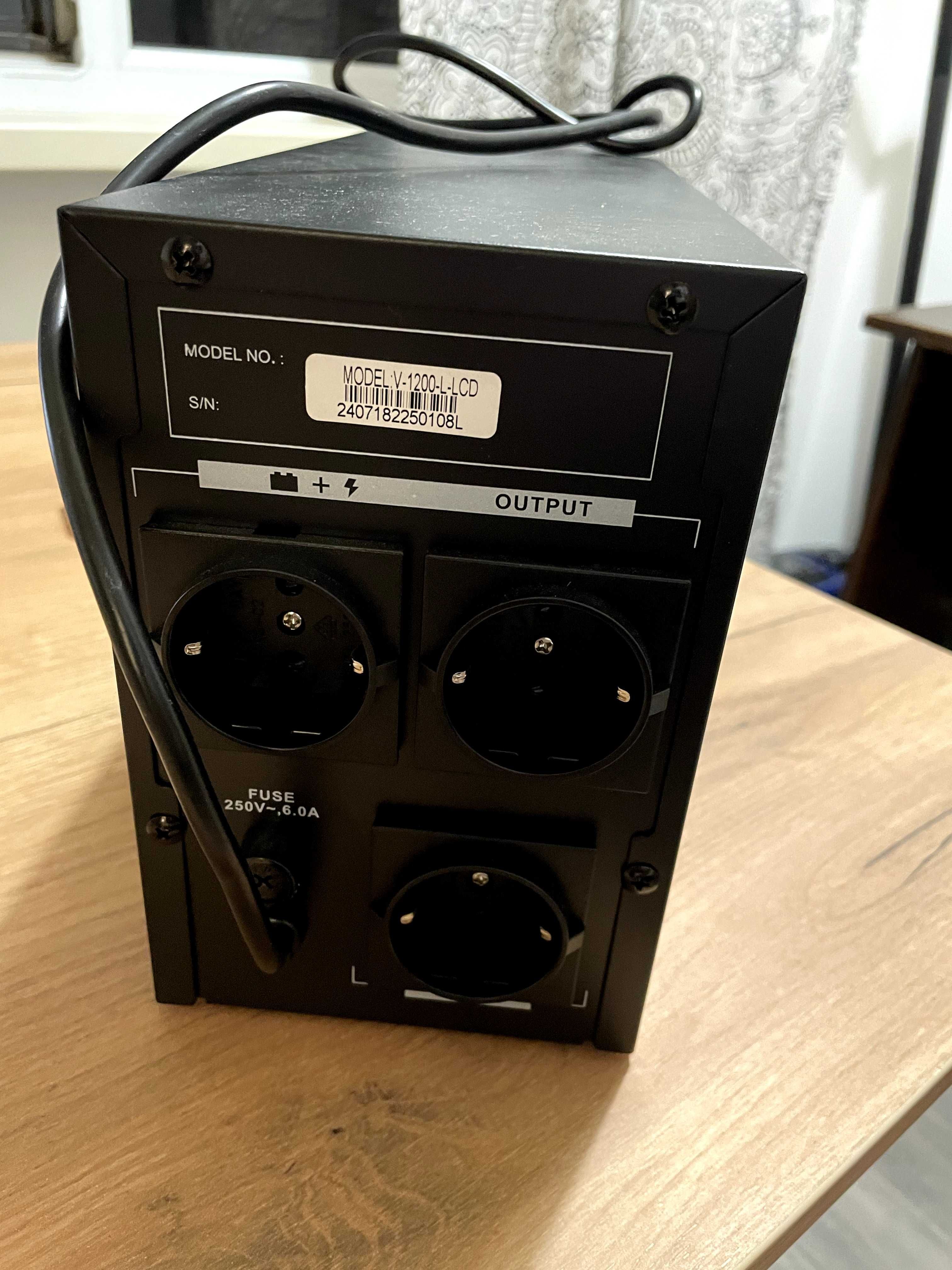 UPS SVC 1200VA практически новый