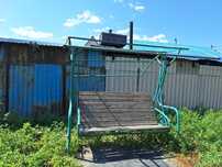 Продам качелю. Два положения спинки: сидя и лёжа. Очень прочная.