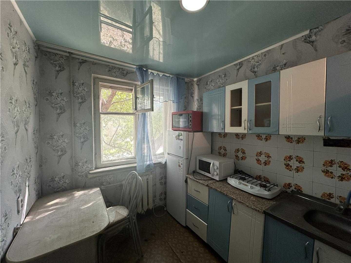 -Продам 1 комнатную в Соц городе по Озерной. Этаж средний, Не угловая!