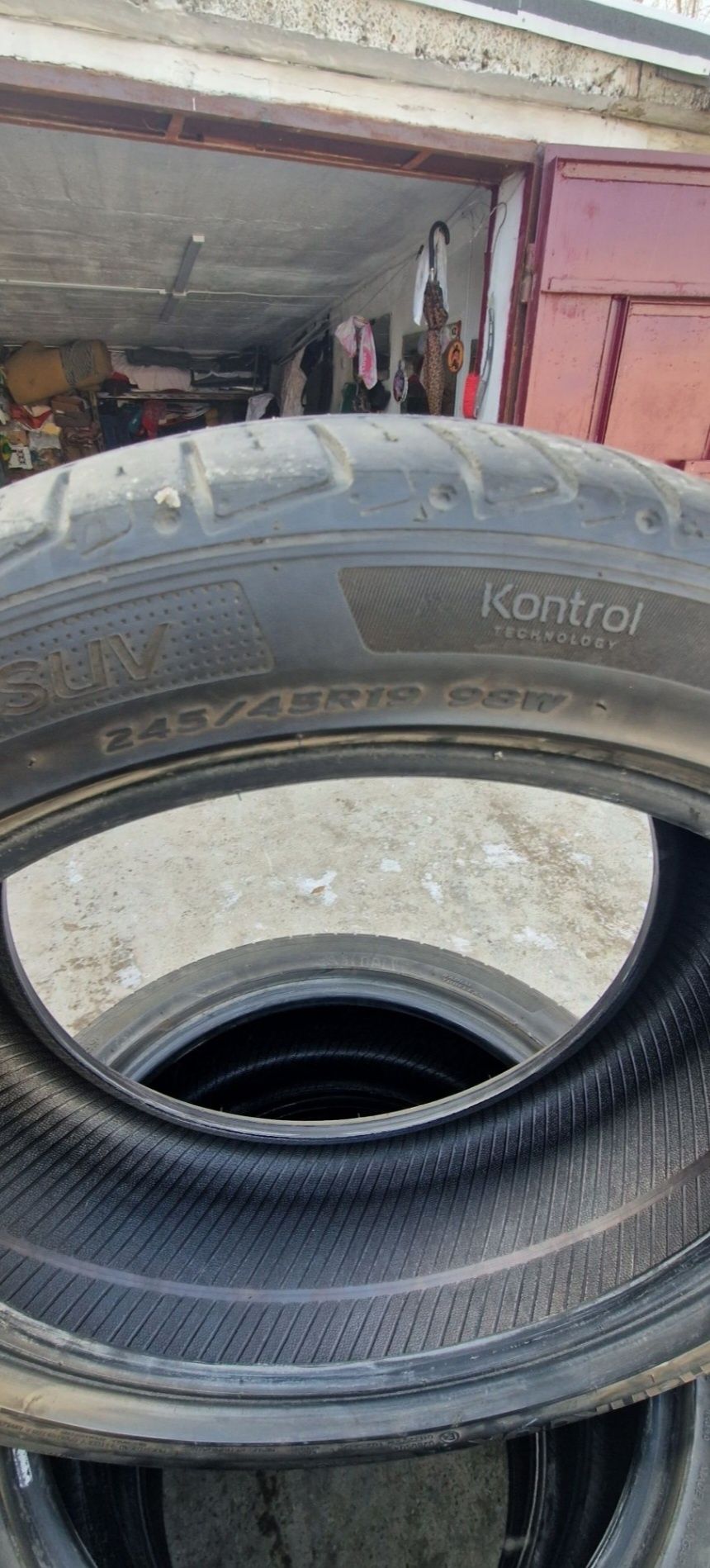 Продам комплект летних шин.
Hankook Ventus S1 Evo2 245/45 R19.
Стоимос