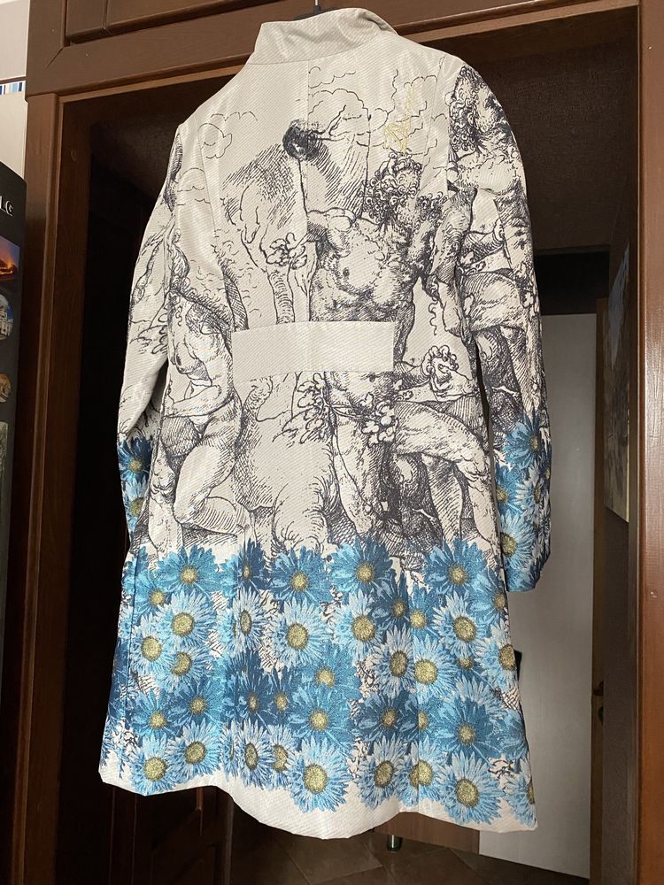 Плащ, стильный, бренд Desigual, из Барселоны