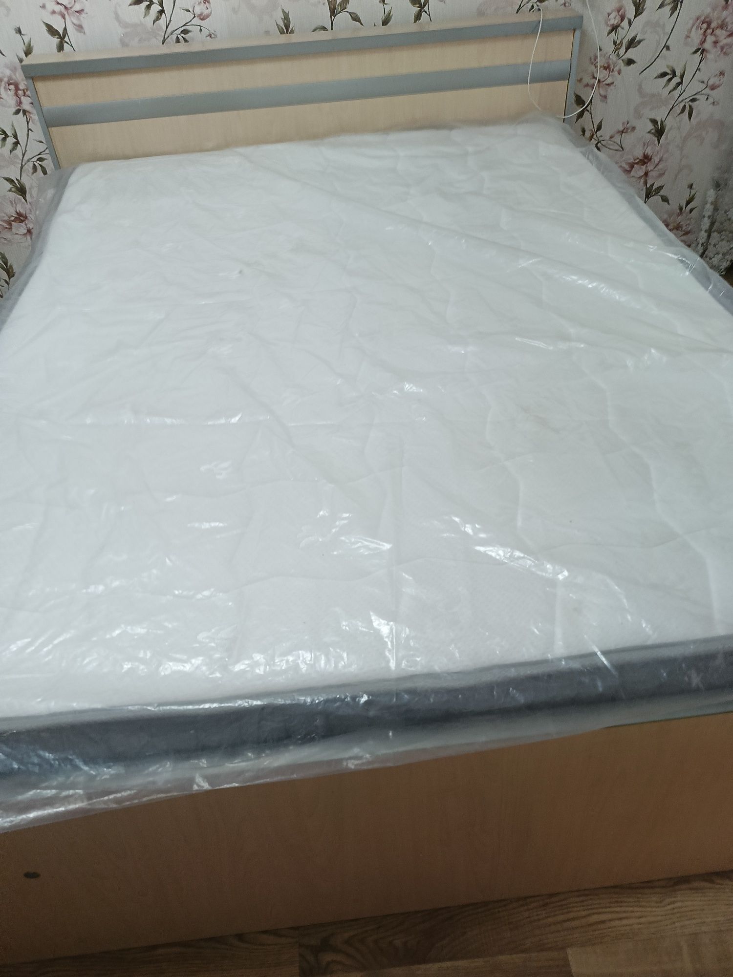Продам спальный гарнитур