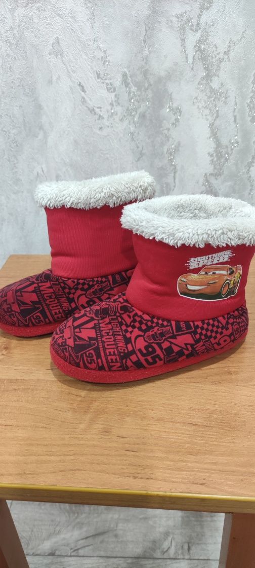 Тапочки на мальчика разные