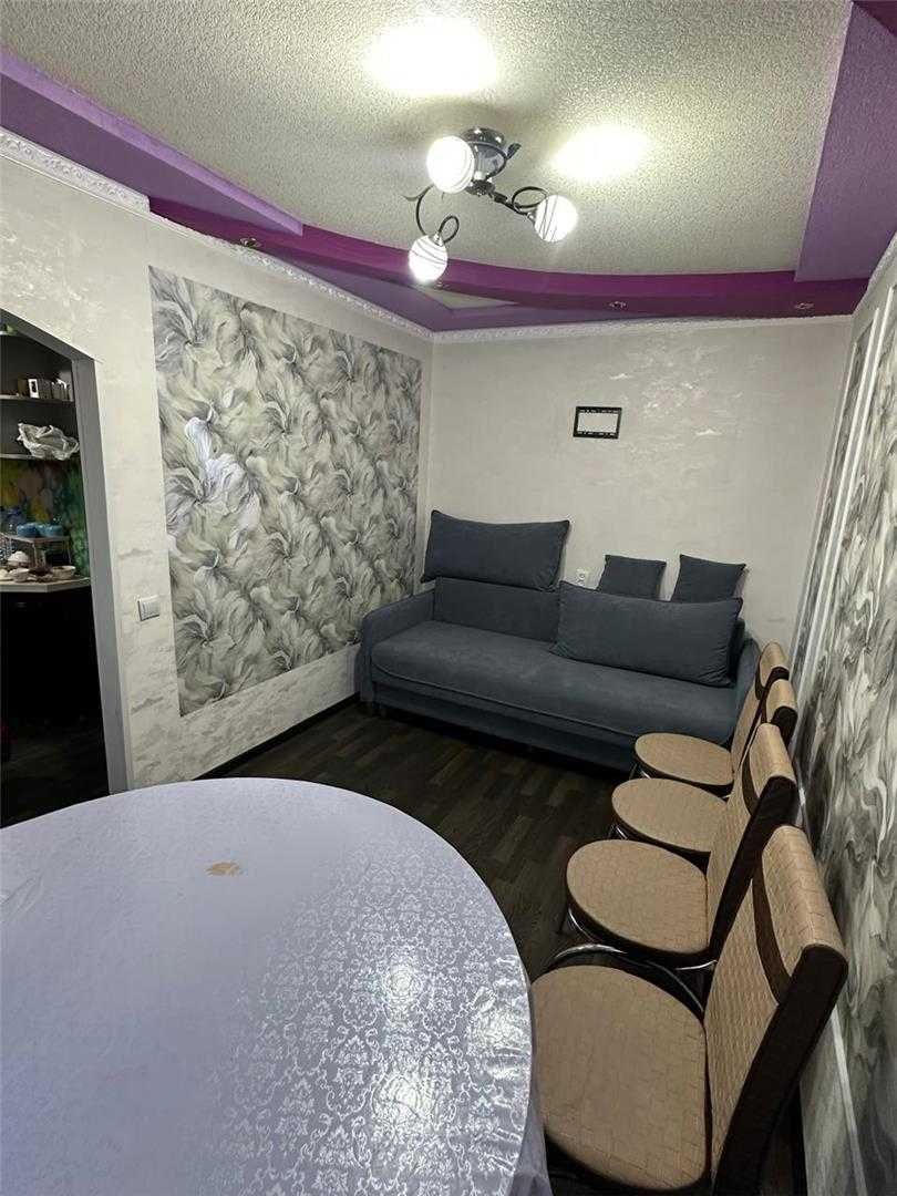 # Продам 4 комнатную квартиру на 6 микрорайоне, 3 этаж