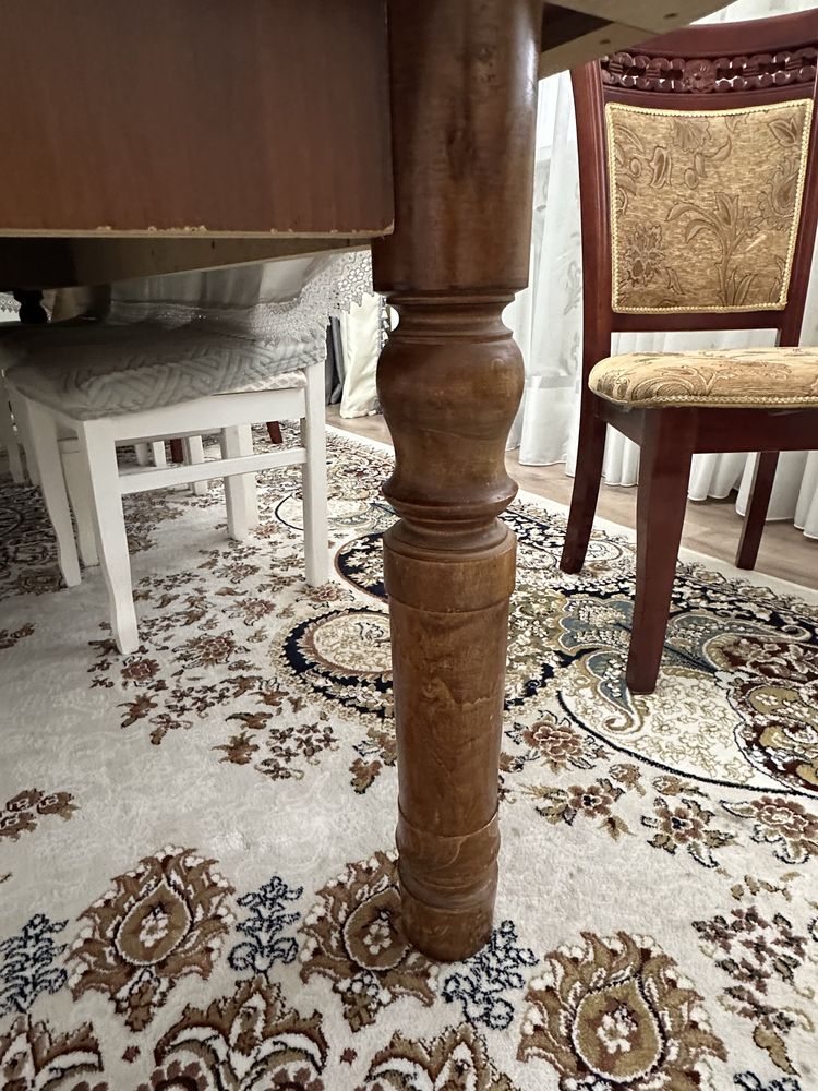 Стол с 12 стульями