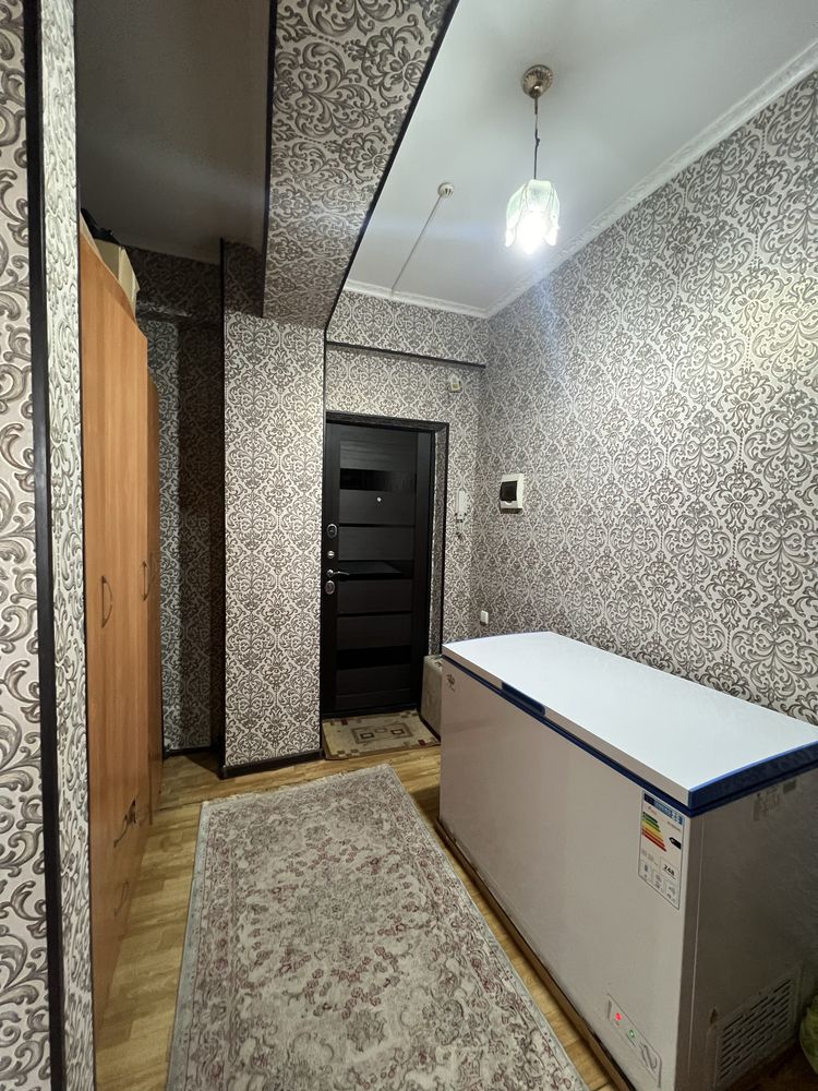 Шкаф для прихожки две шт