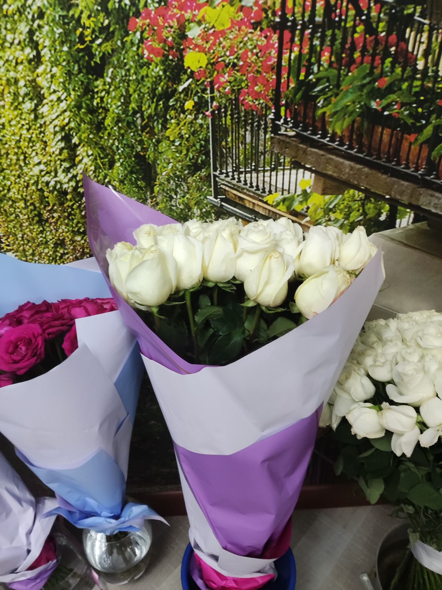 Продам 4 букета цветов