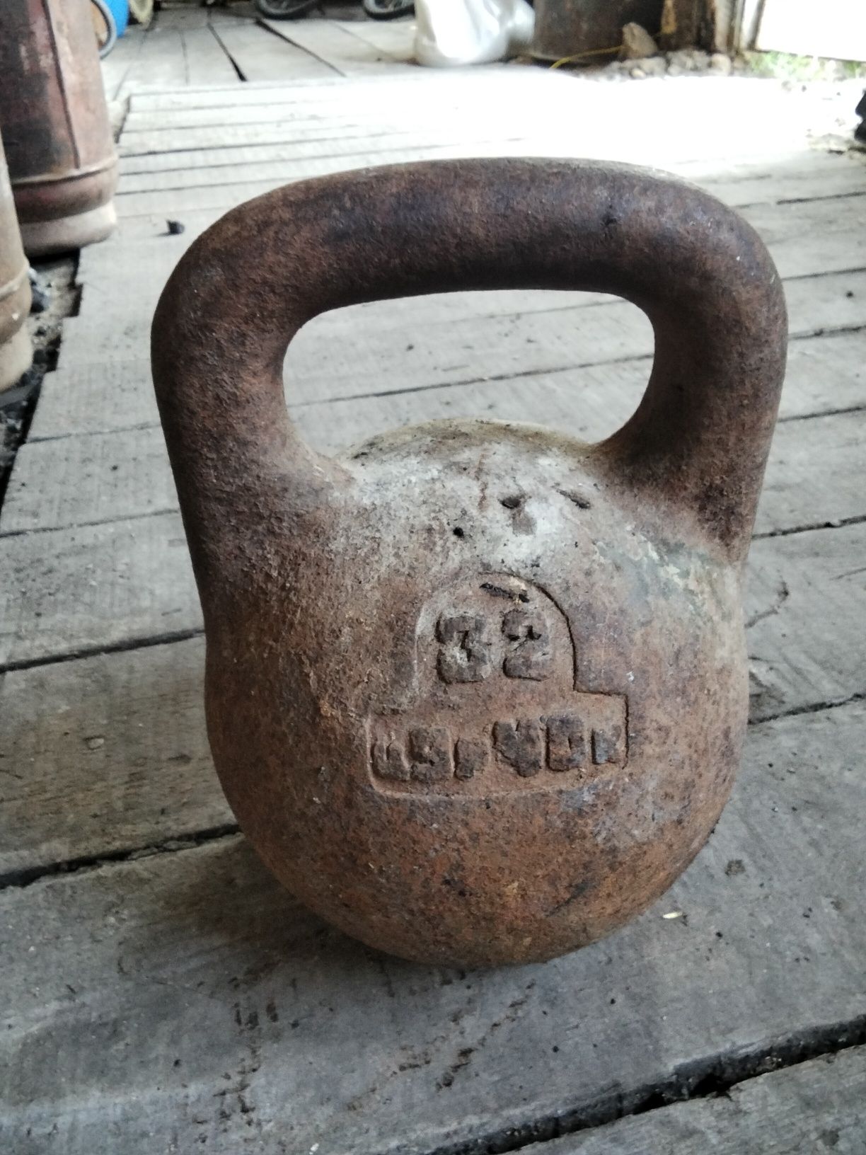 Продам гирю 32 кг
