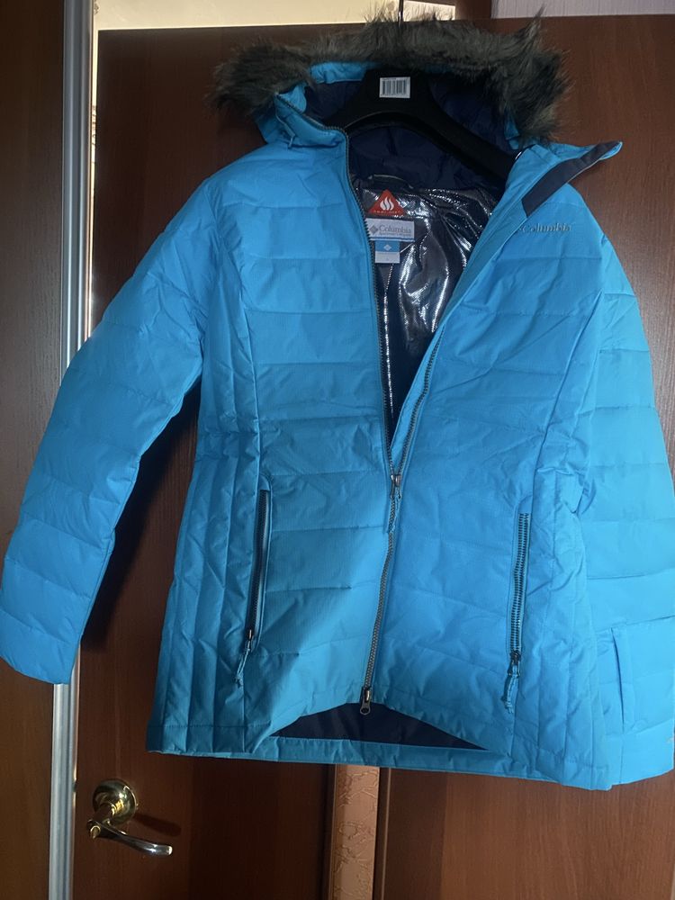 Продам куртку Columbia  размер S новая