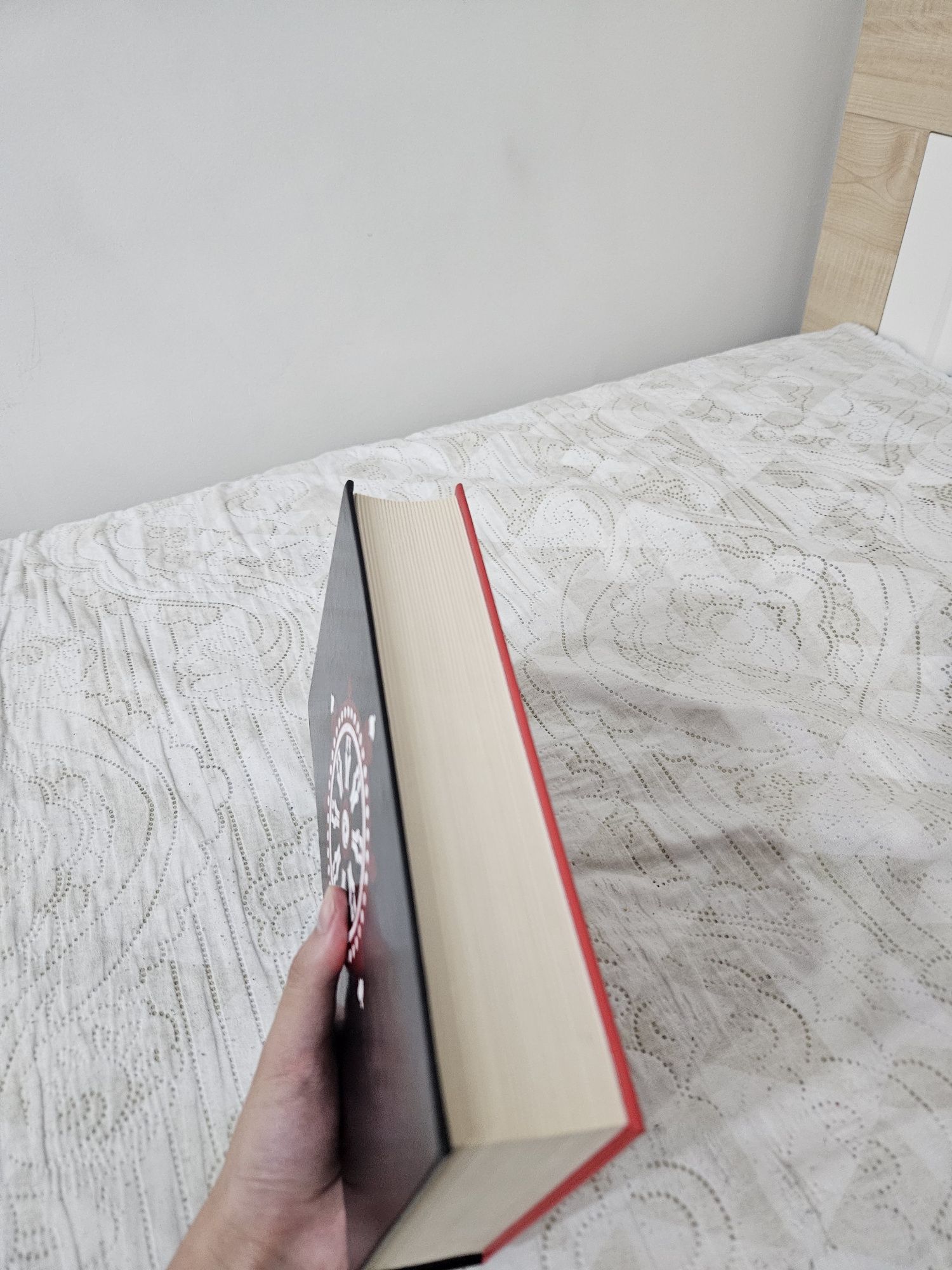 Книга "Шантарам"  от TheBigBook