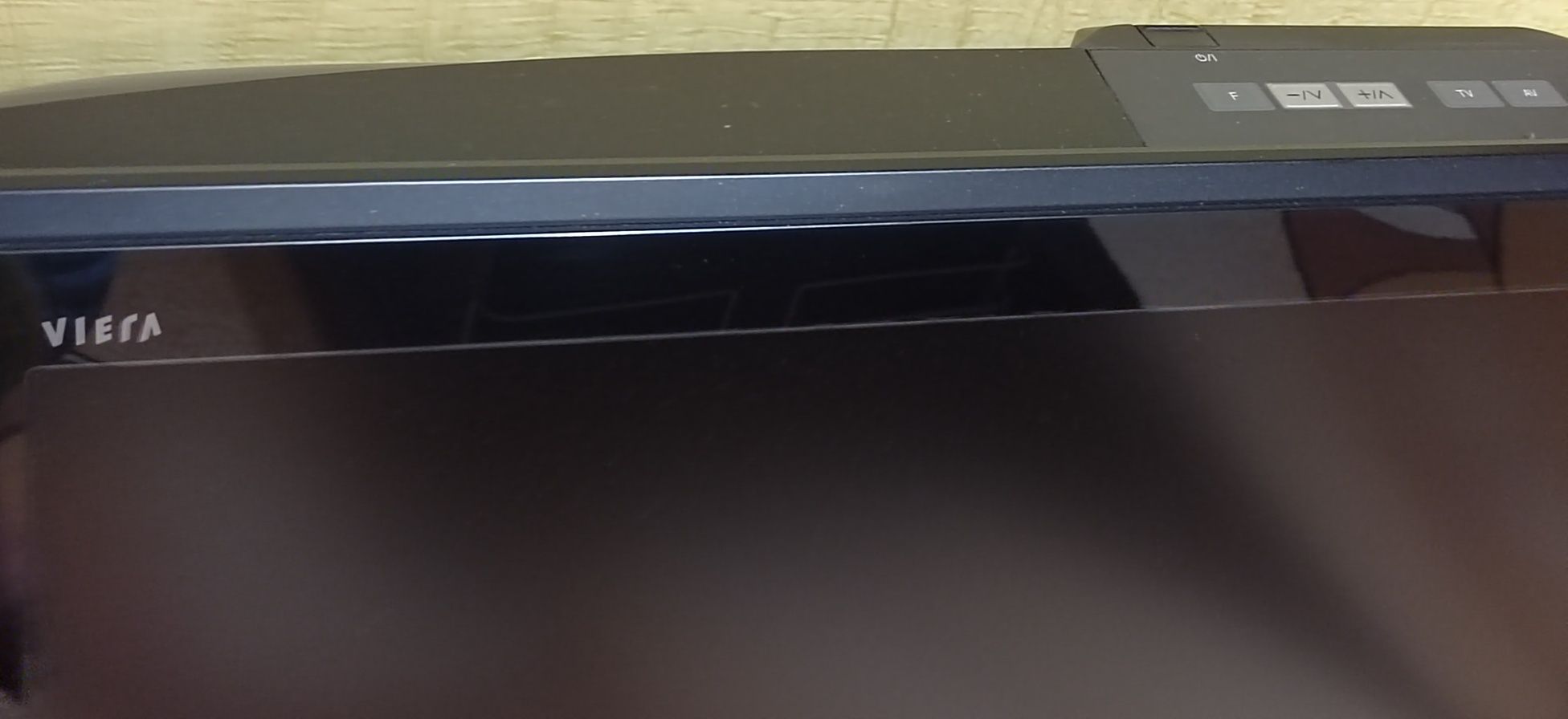Продам телевизор Panasonic TX-R32LX700 б/у в отличном состоянии.