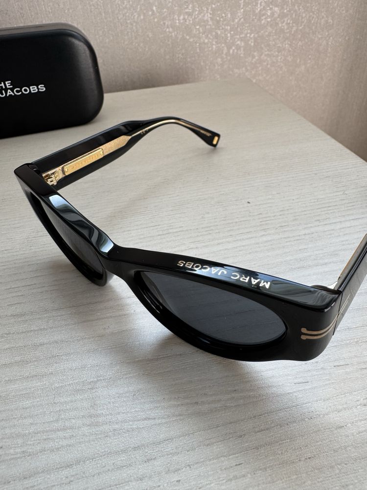 Солнцезащитные очки Marc Jacobs