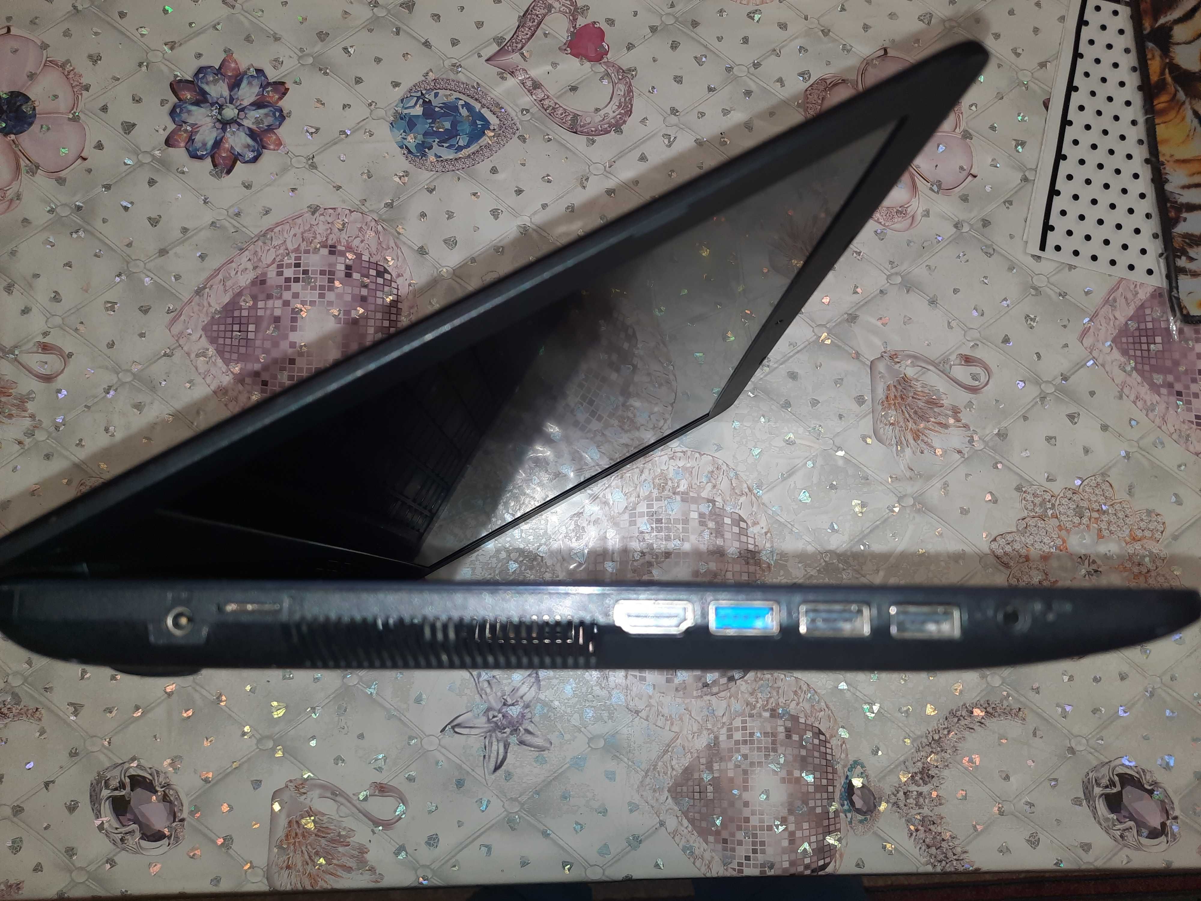 Ноутбук(ультрабук) Asus i3-7020U 2.30Ghz (4-х ядерный) в идеале 20г