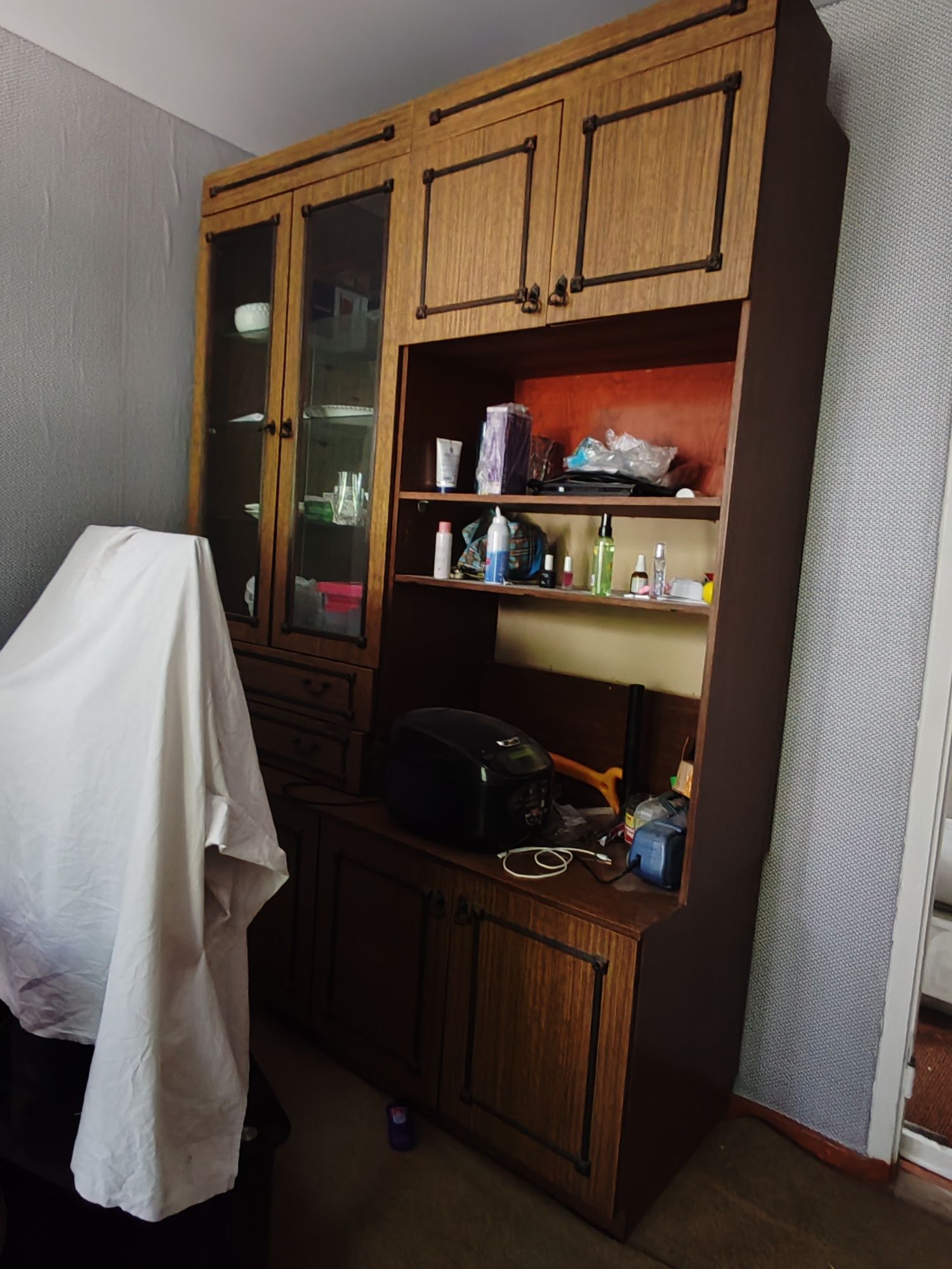 Отдам сервант в хорошем состоянии