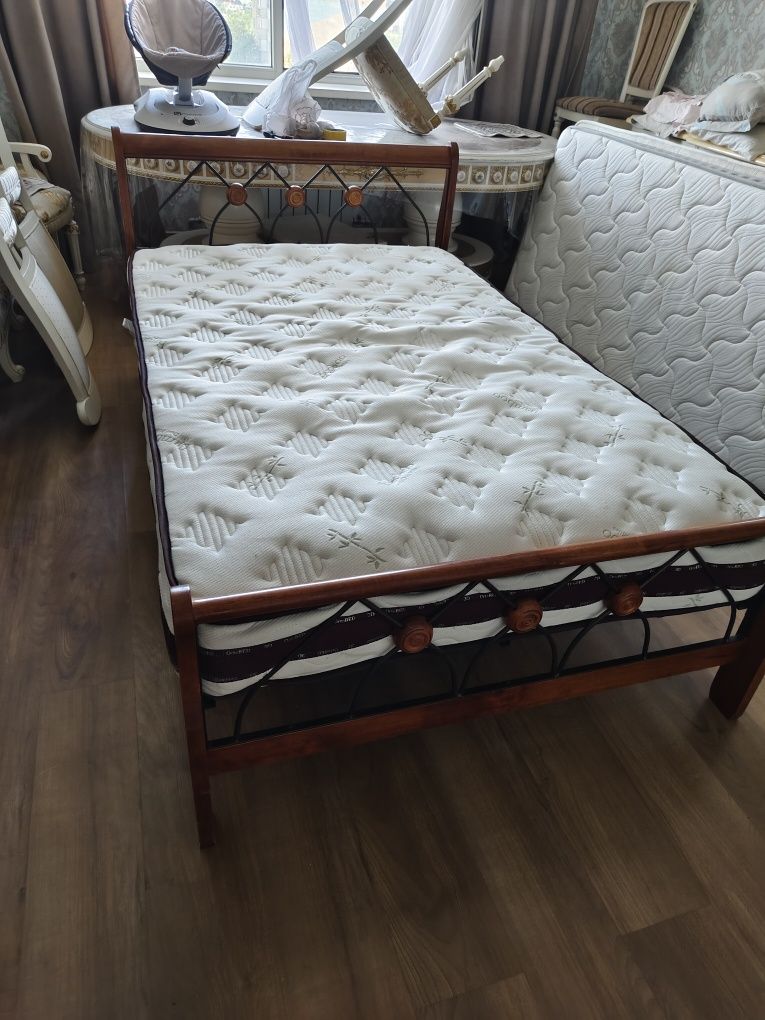 Кровать двуспальная .200х160.200х120.