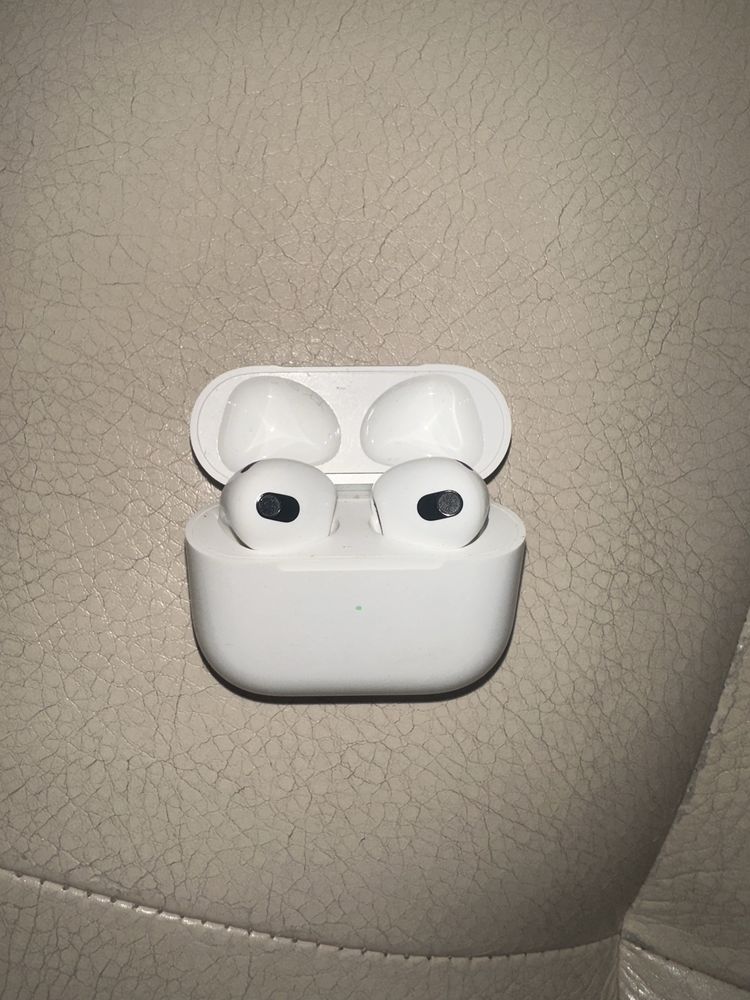 Продам AirPods 3