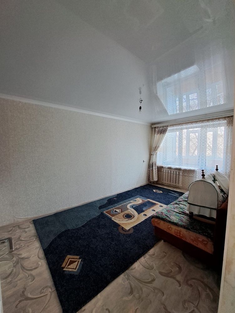 Продам 3- х комнатную квартиру на 8 мкр
