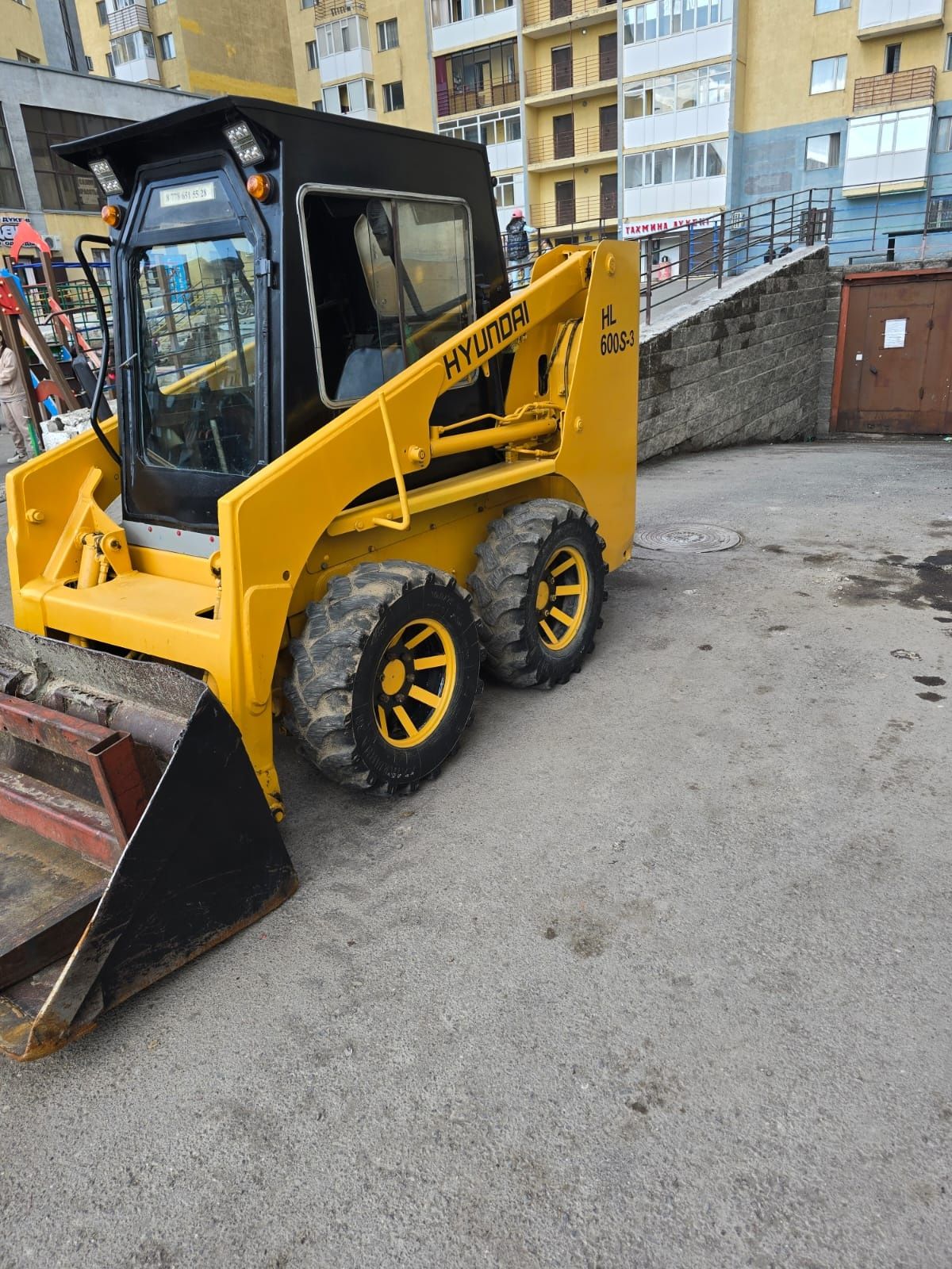 Продам минипогрузчик Hyundai HL600S-3