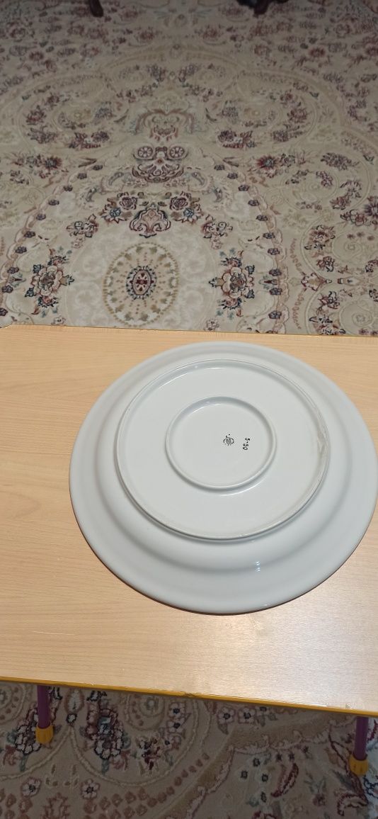 Продам фарфоровое блюдо