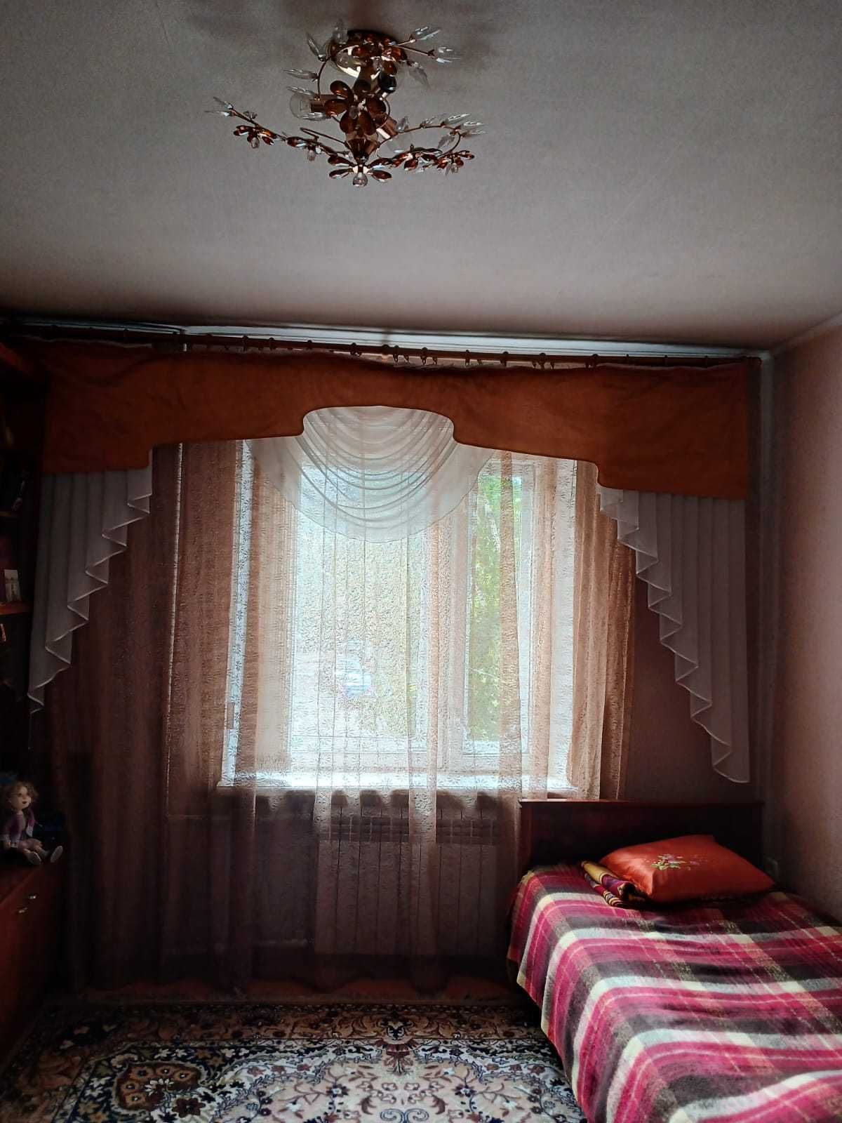 Продам комплект штор с деревянными гардинами Б/У.ОТЛИЧНОЕ СОСТОЯНИЕ