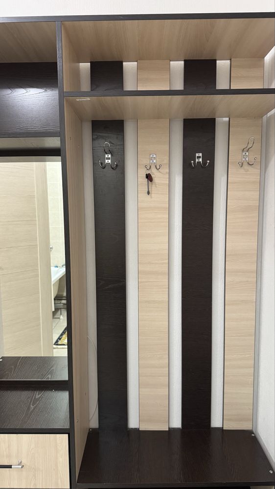 Продам прихожую шкаф